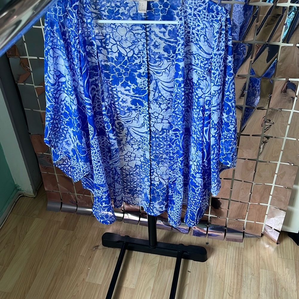 Blue and White Floral Kimono Size Small but oversized like a Large XL